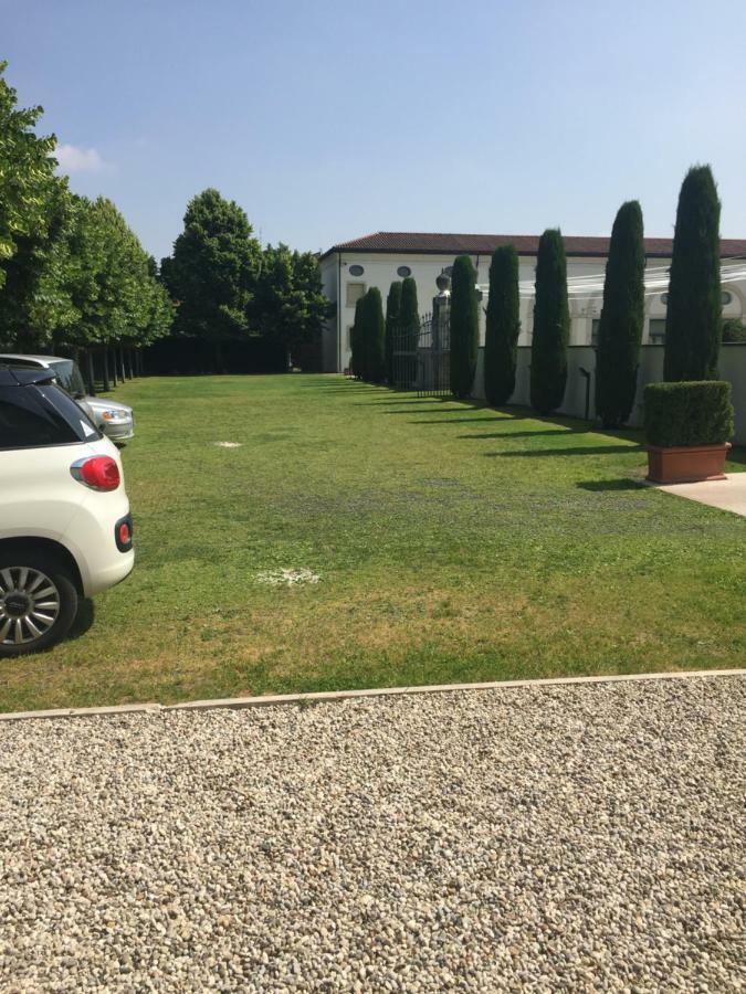 Villa Vecelli Cavriani Mozzecane Bagian luar foto