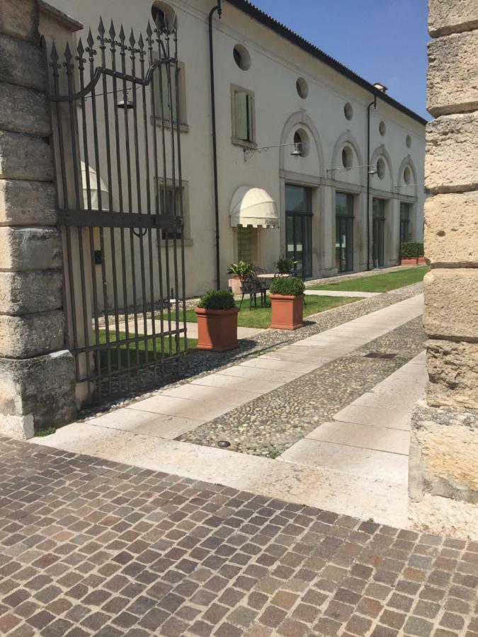 Villa Vecelli Cavriani Mozzecane Bagian luar foto