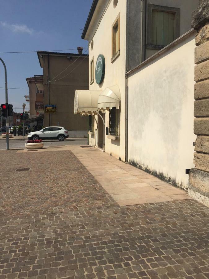 Villa Vecelli Cavriani Mozzecane Bagian luar foto